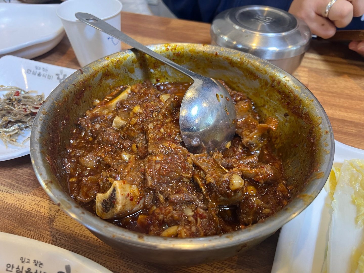 수복찜갈비|대구 동인동 한우찜갈비·볶음밥 후기 다진 마늘과 붉은 양념이 넉넉하게 배어 있는 수복찜갈비 한우 찜갈비