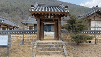 분강서원의 역사와 역할을 설명하는 현장 안내판