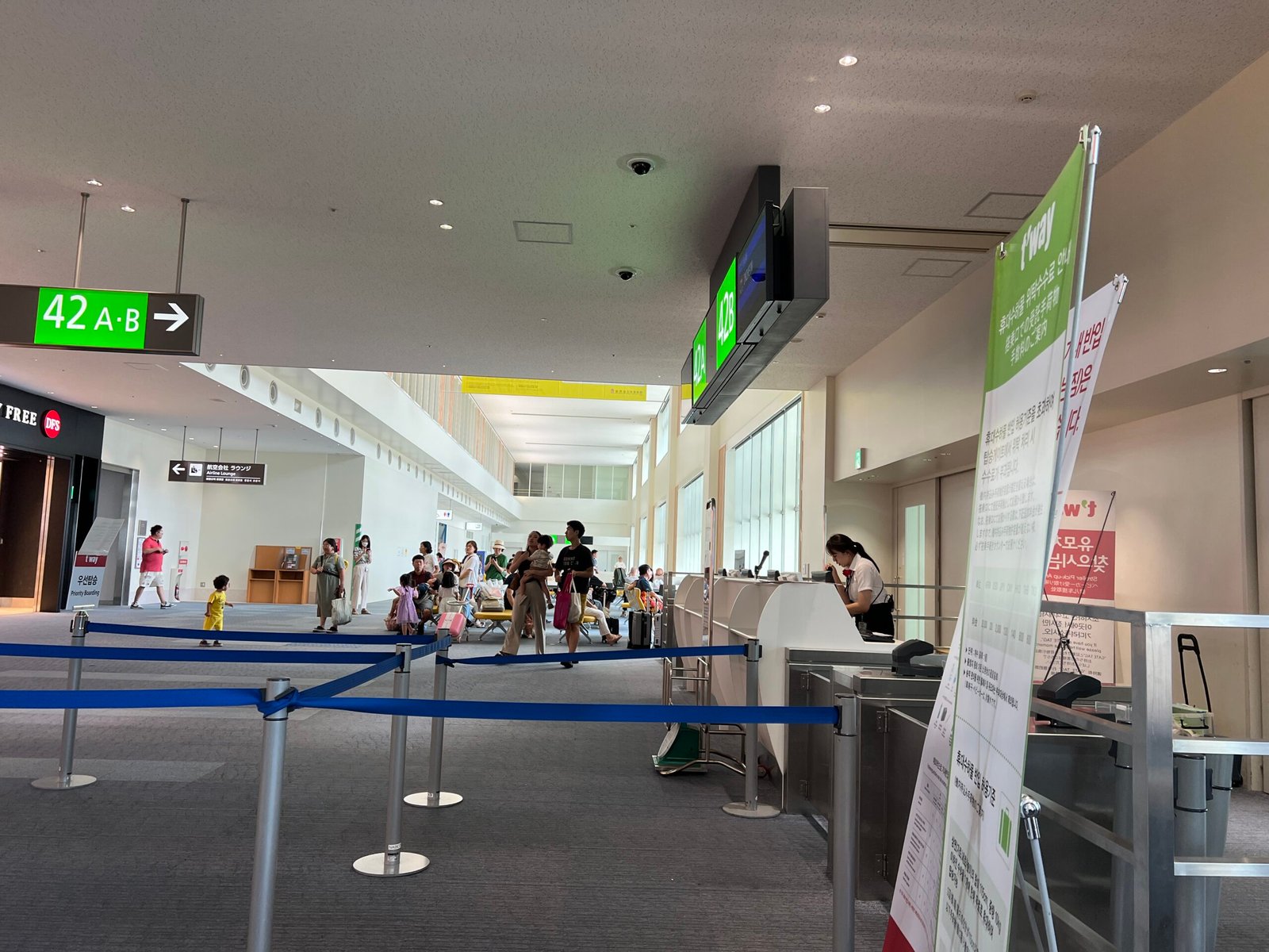 오키나와 귀국 티웨이항공 TW272편 16열 비상구 유료좌석 후기 - 7