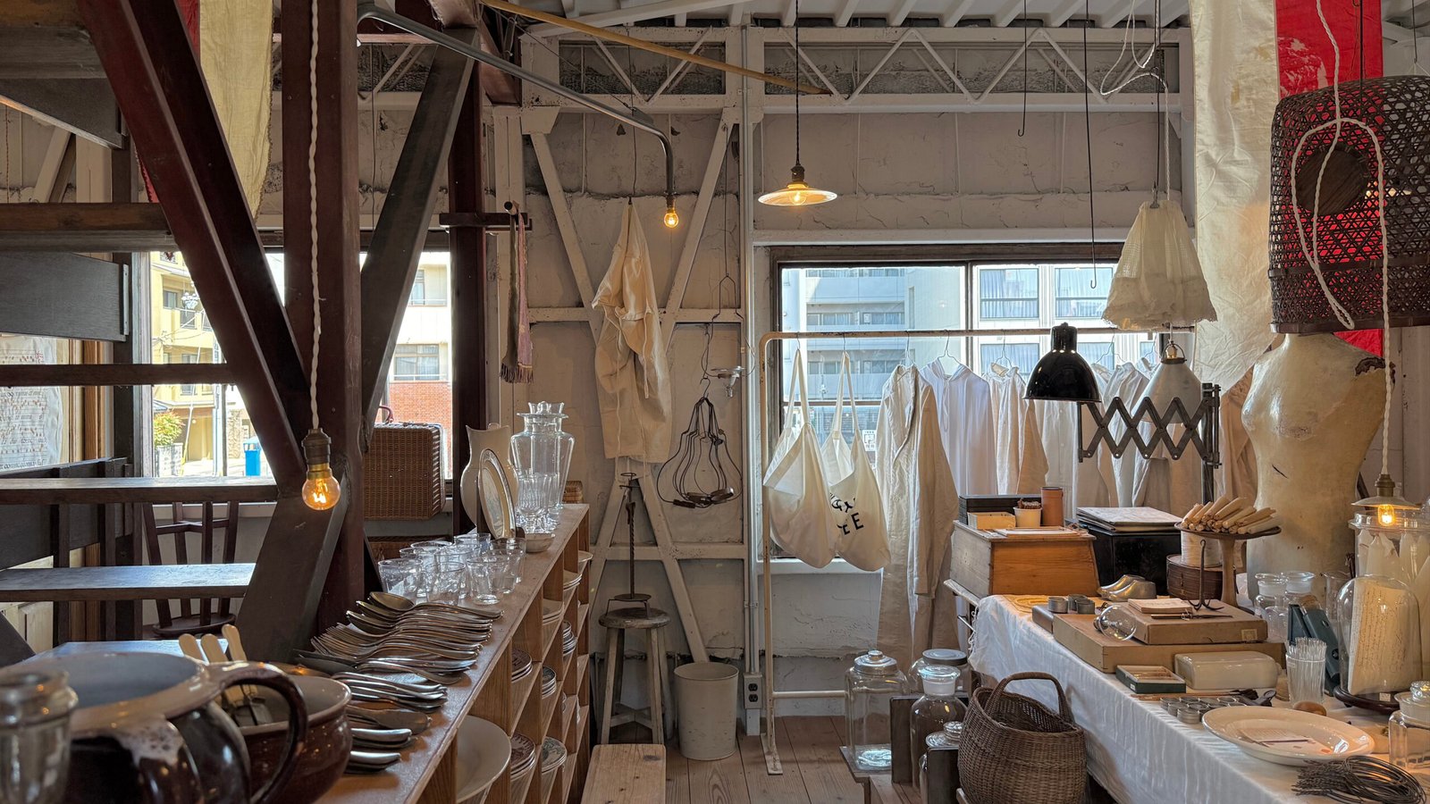 교토 앤틱소품샵 와이프 앤 허즈밴드