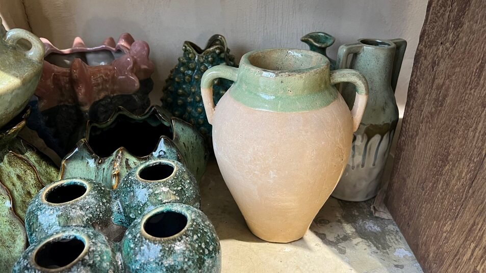 전주 소품샵 탐미주의|자라홈 감성 인테리어 오브제 구경 청자빛 유약이 흐르는 테라코타 화병
