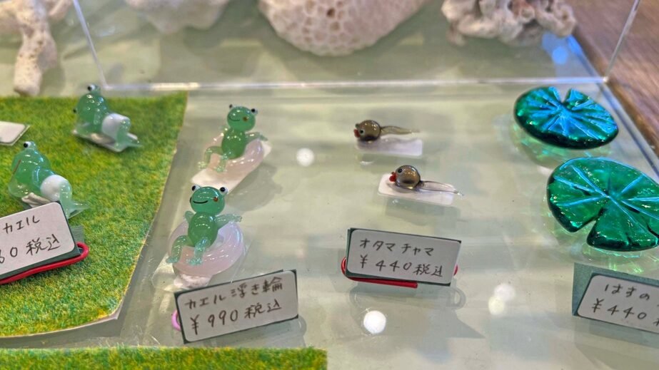 오키나와 소품샵 개구리와 연꽃잎 유리 오브제
