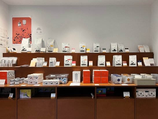 경복궁 카페 나무사이로