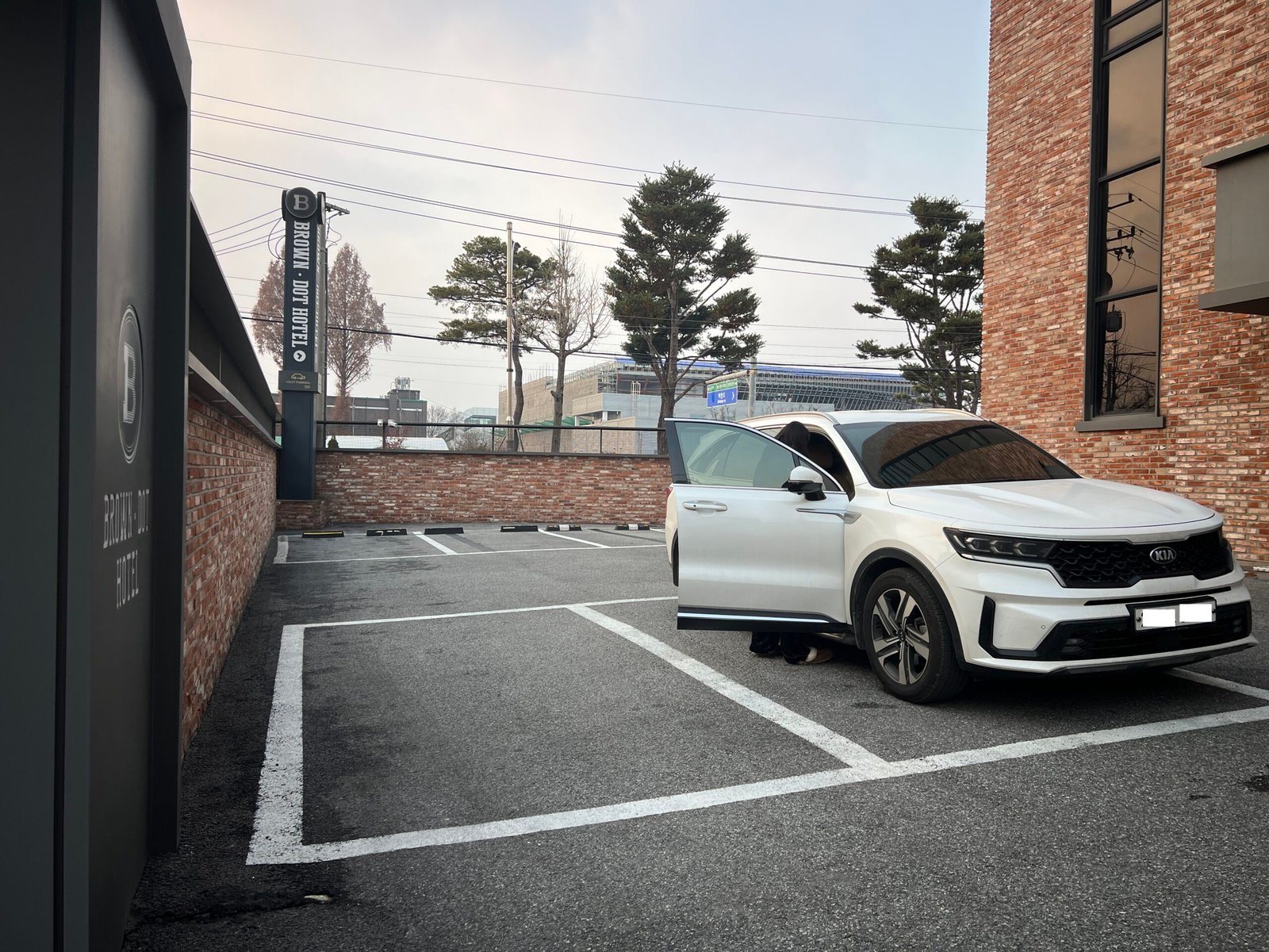 브라운도트 충주역점 주차장