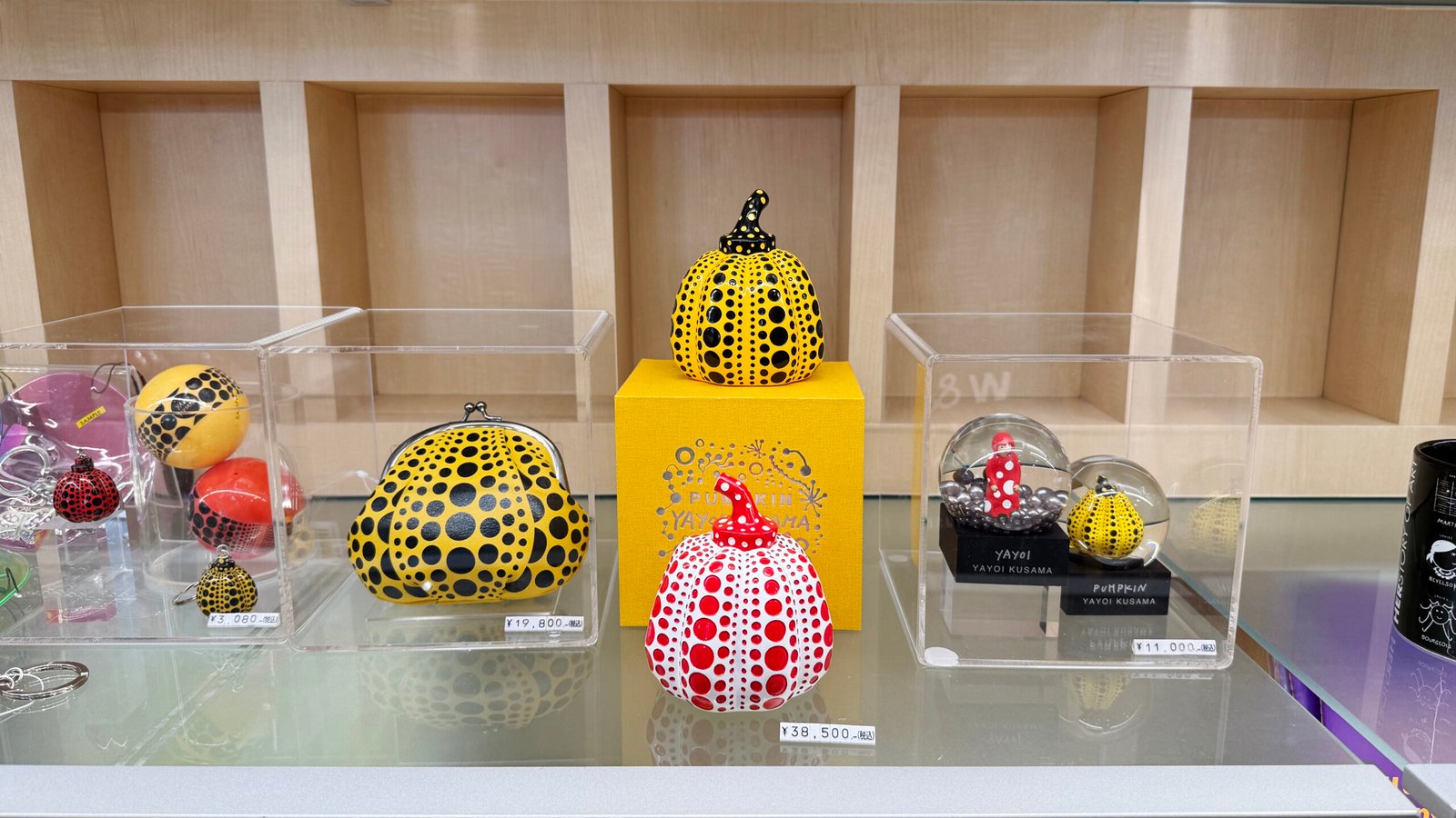 교토 모마디자인스토어 쿠사마 야요이