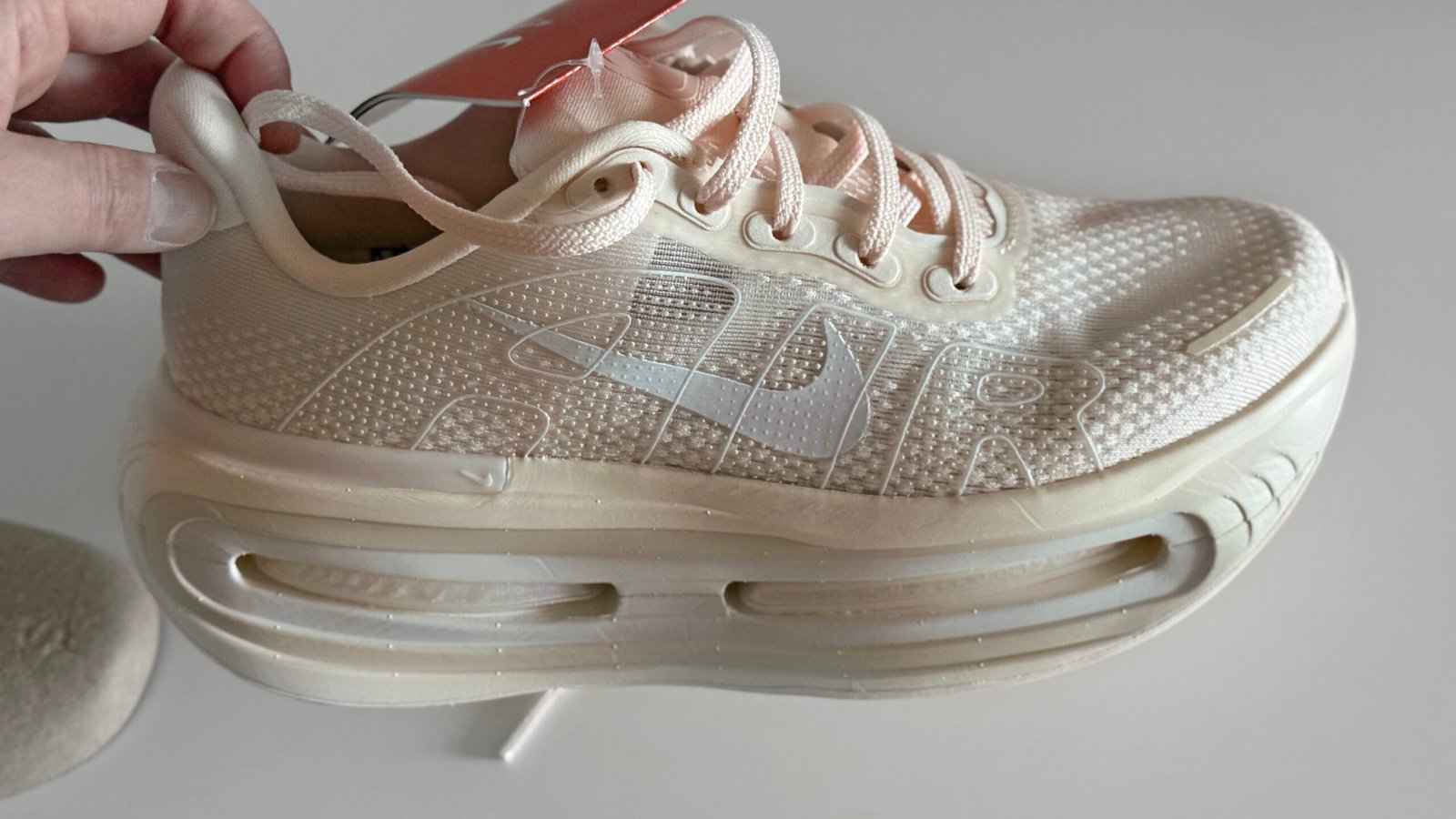 나이키 보메로 프리미엄 초크 페일 아이보리