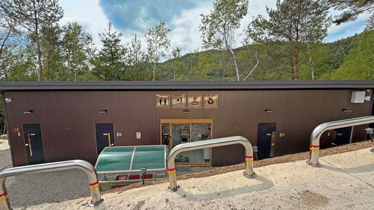 쉼오지캠프 전체 사이트 리뷰|하늘존·산맥존 명당자리 추천 하늘존 편의동과 분리수거장 원본 사진 1