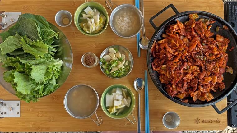 쉼오지캠프 전체 사이트 리뷰|하늘존·산맥존 명당자리 추천 캠핑메뉴 제육볶음